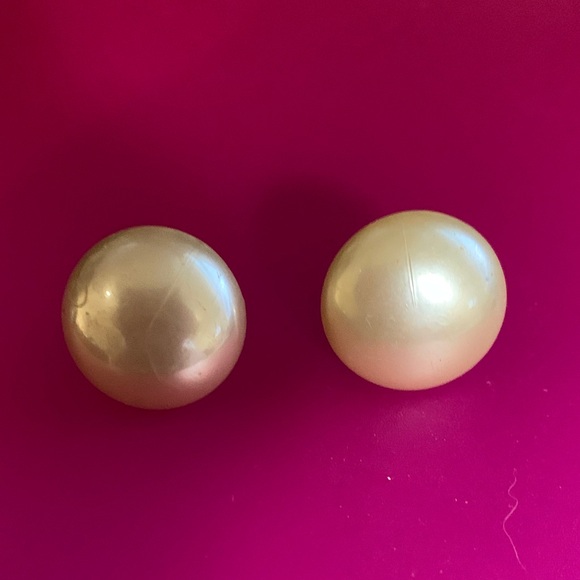 Jewelry - Vintage Elegant Pearl Stud Earrings